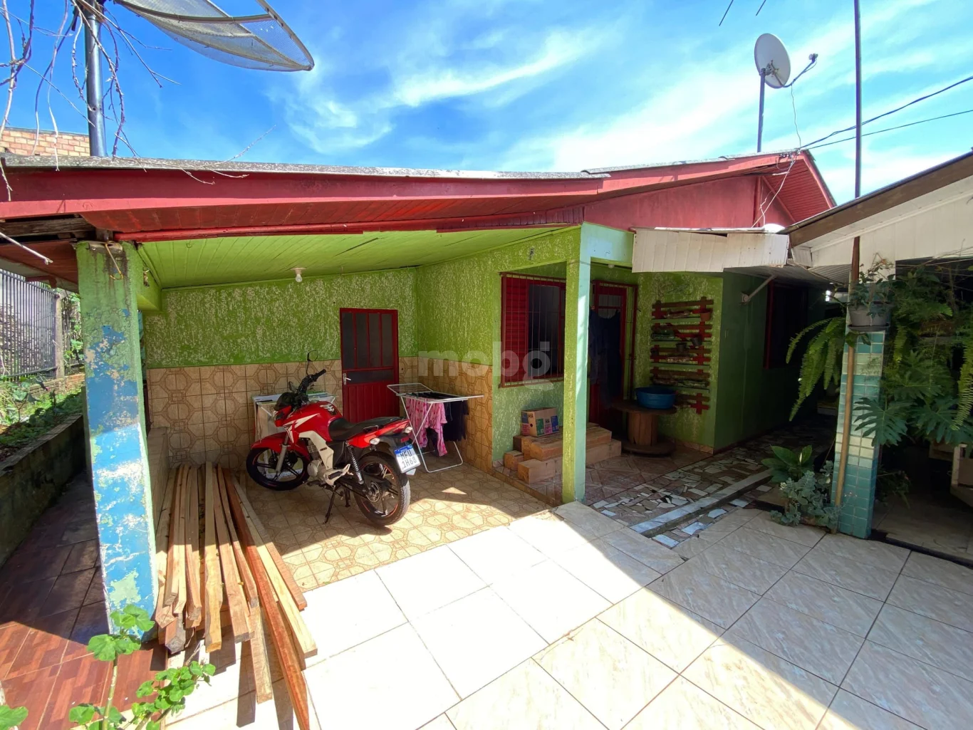 Casa para alugar com 3 dormitórios, 1 banheiro, 1 vaga de garagem e 80m² de área privativa no bairro Efapi